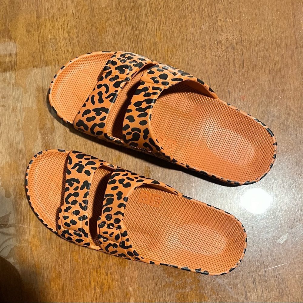 Never worn freedom Moses slides